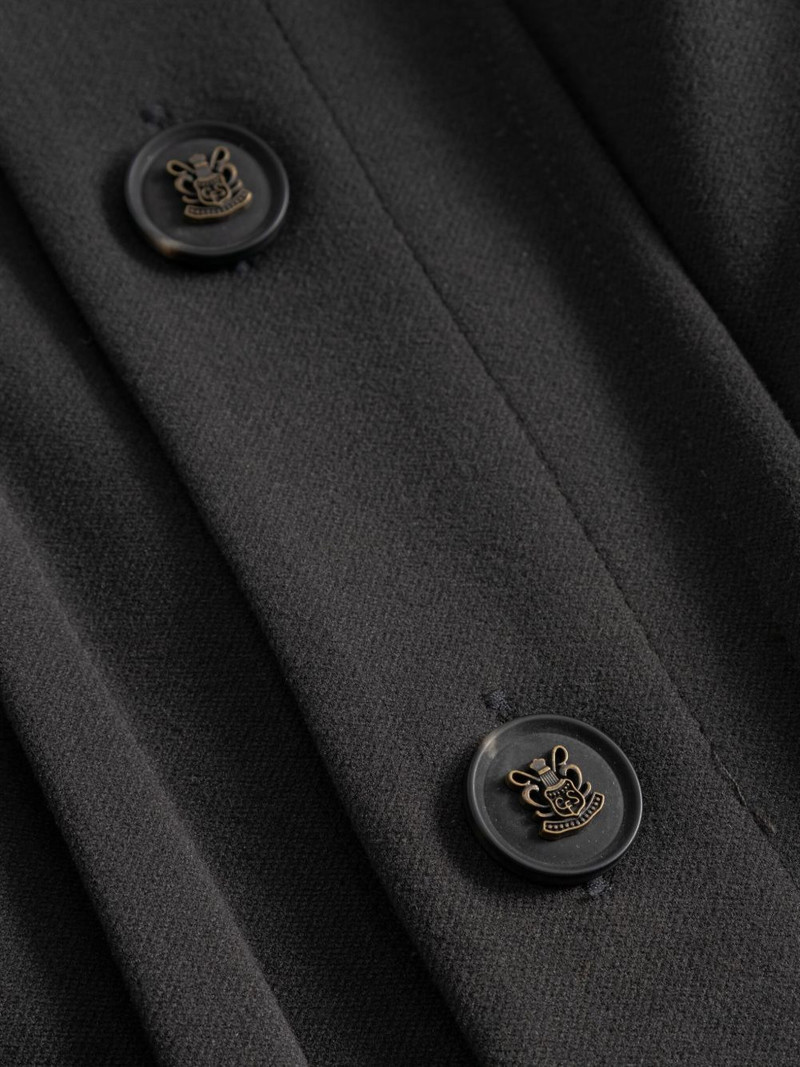 pleated button-fastening coat 4