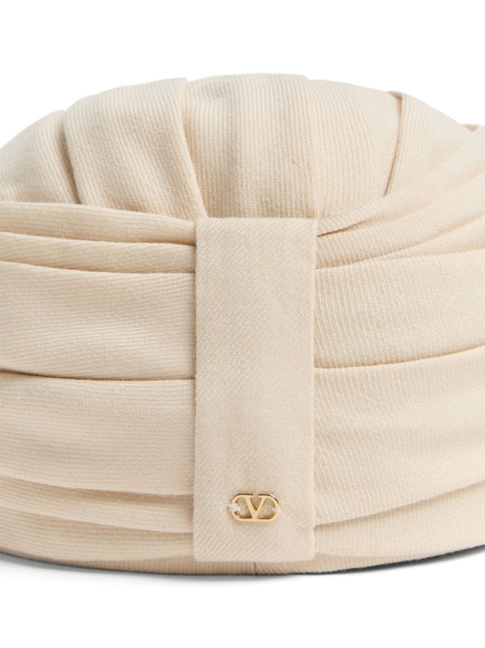 V logo hat - 4