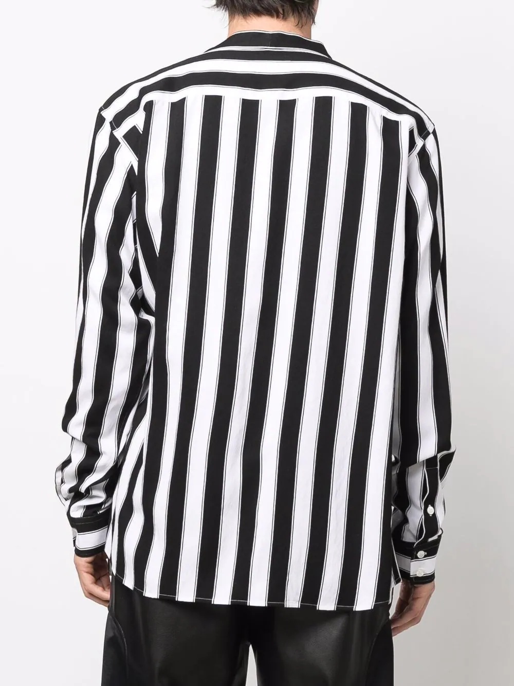 logo-patch striped crossover-V-neck shirt - 4