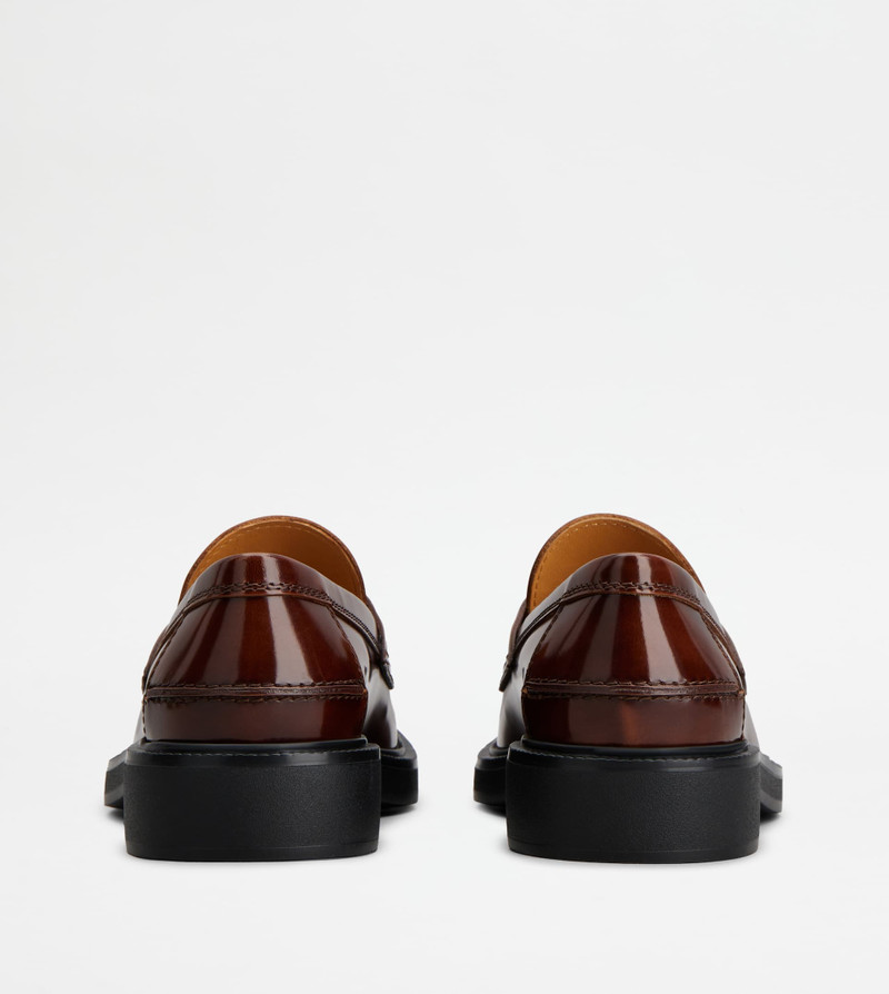 Tod's LOAFERS IN LEATHER - BROWN outlook