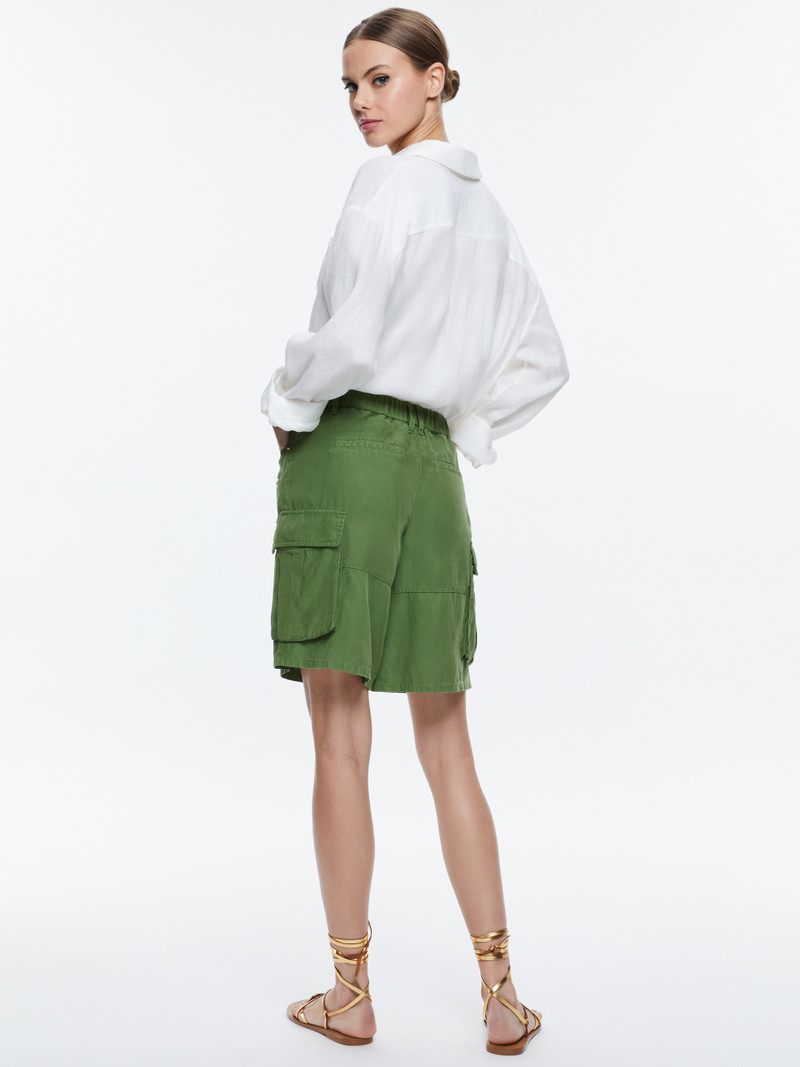 Alice + Olivia JAXON SUPER SLOUCHY LONG CARGO SHORT outlook