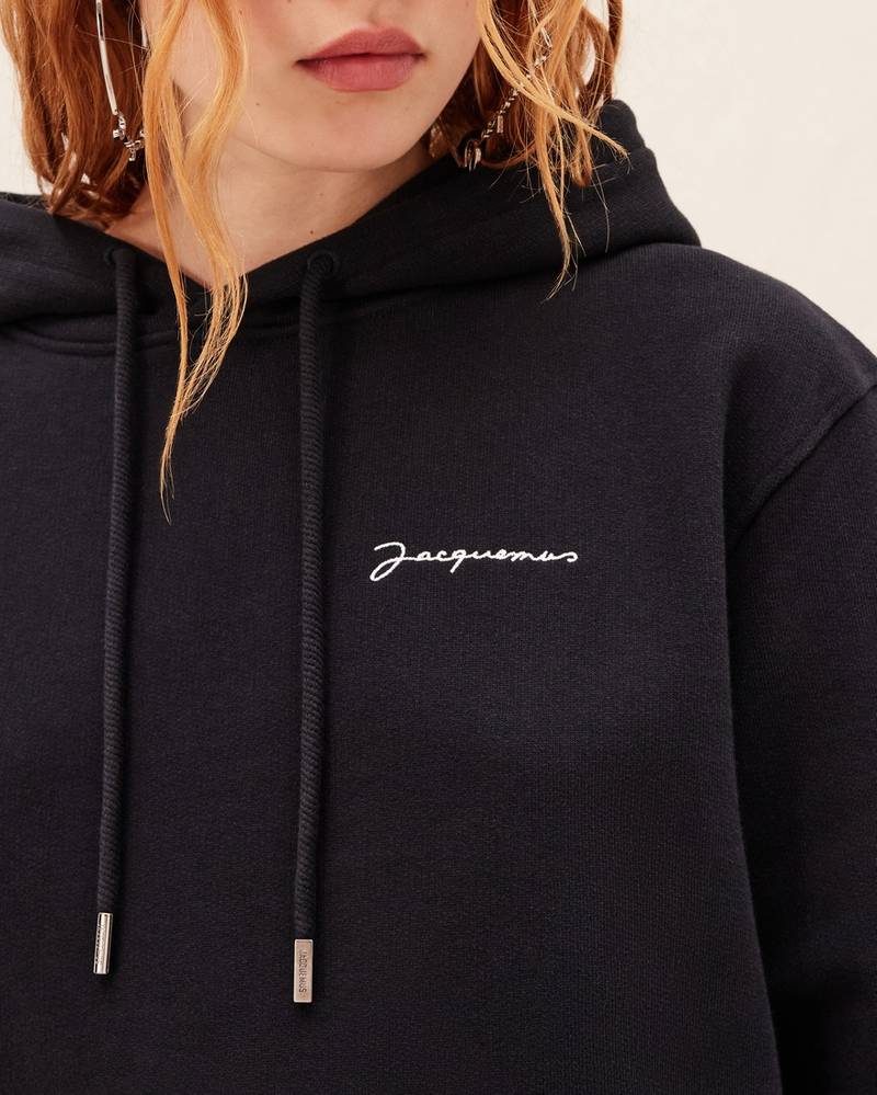 Le sweatshirt brodé 6