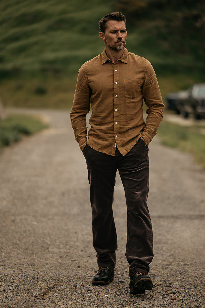 HIROSHI KATO The Pipe Straight Corduroy Chino - Carob outlook