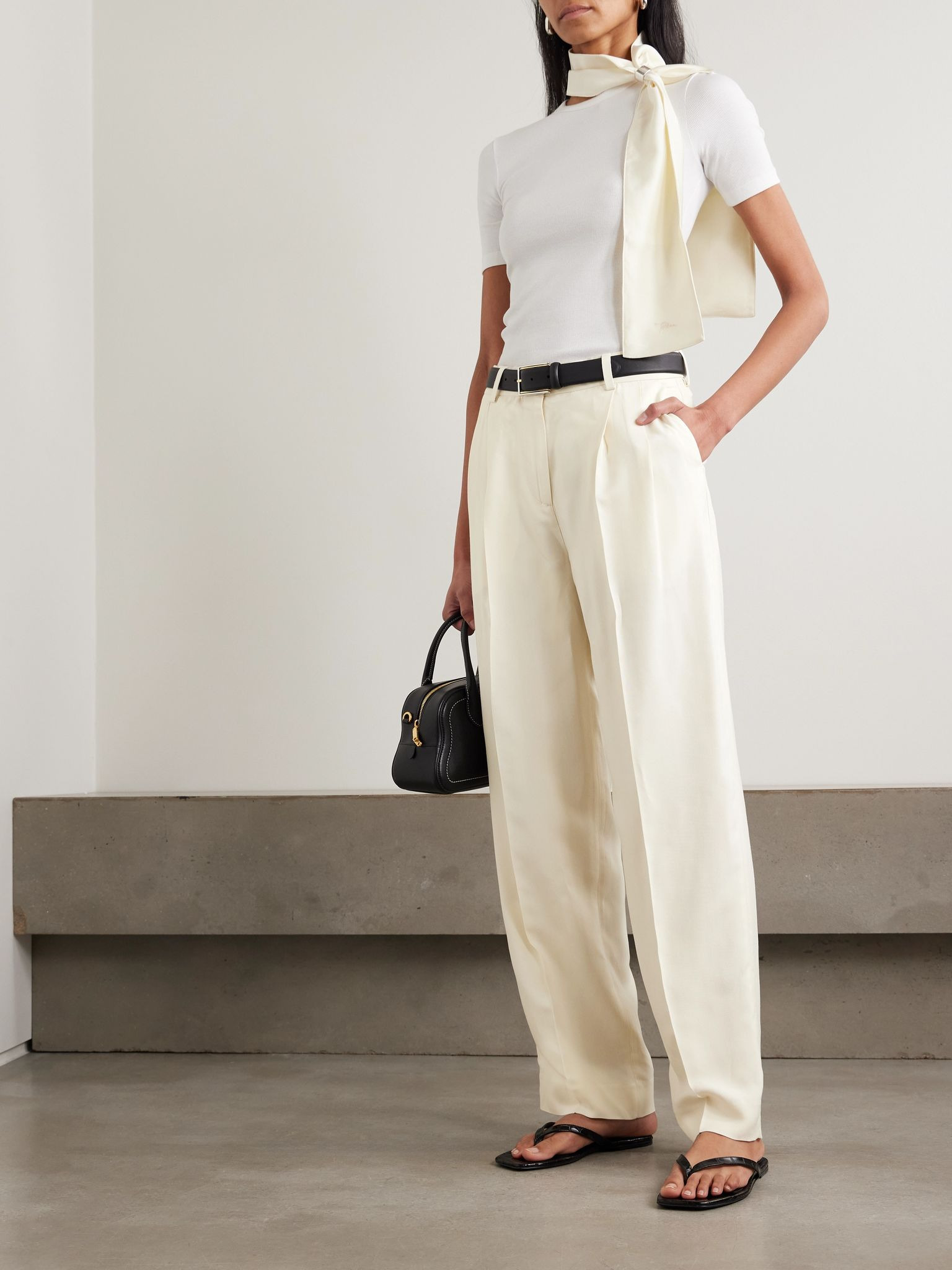 Garderob pleated woven tapered pants Ecru - 2