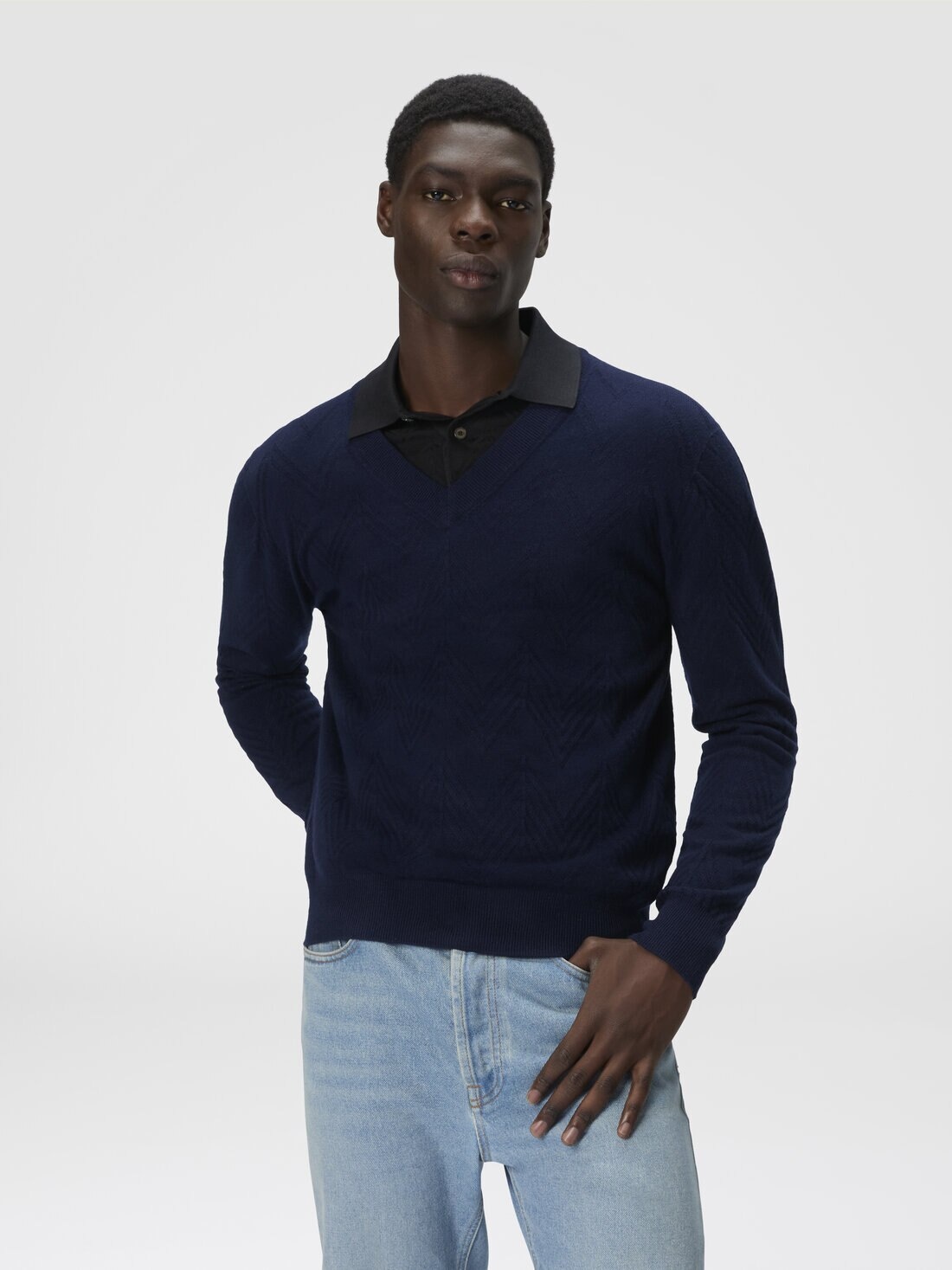 Tonal cashmere V-neck and zigzag pullover - 4