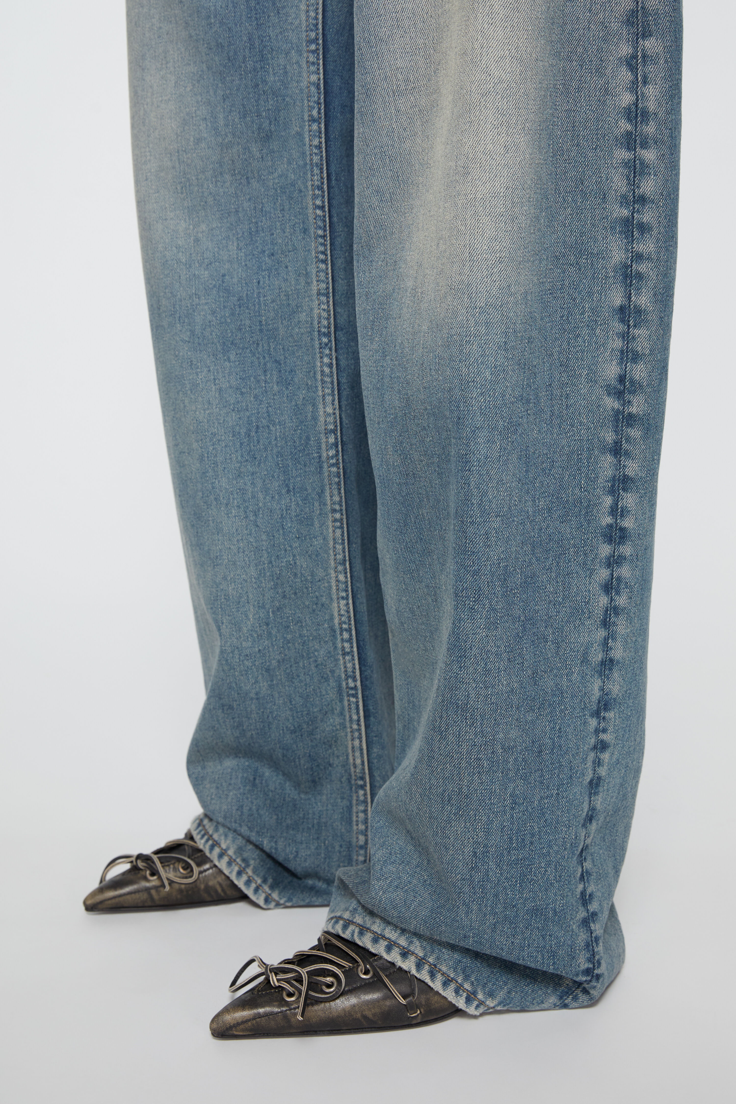 Belted jeans - Relaxed fit - Mid Blue - 6