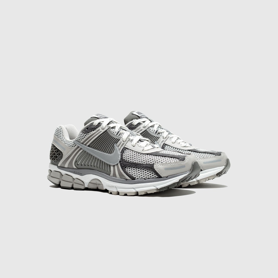 NIKE ZOOM VOMERO 5 PRM "LIGHT IRON ORE" - 2