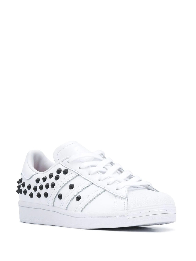 adidas Superstar low top sneakers outlook