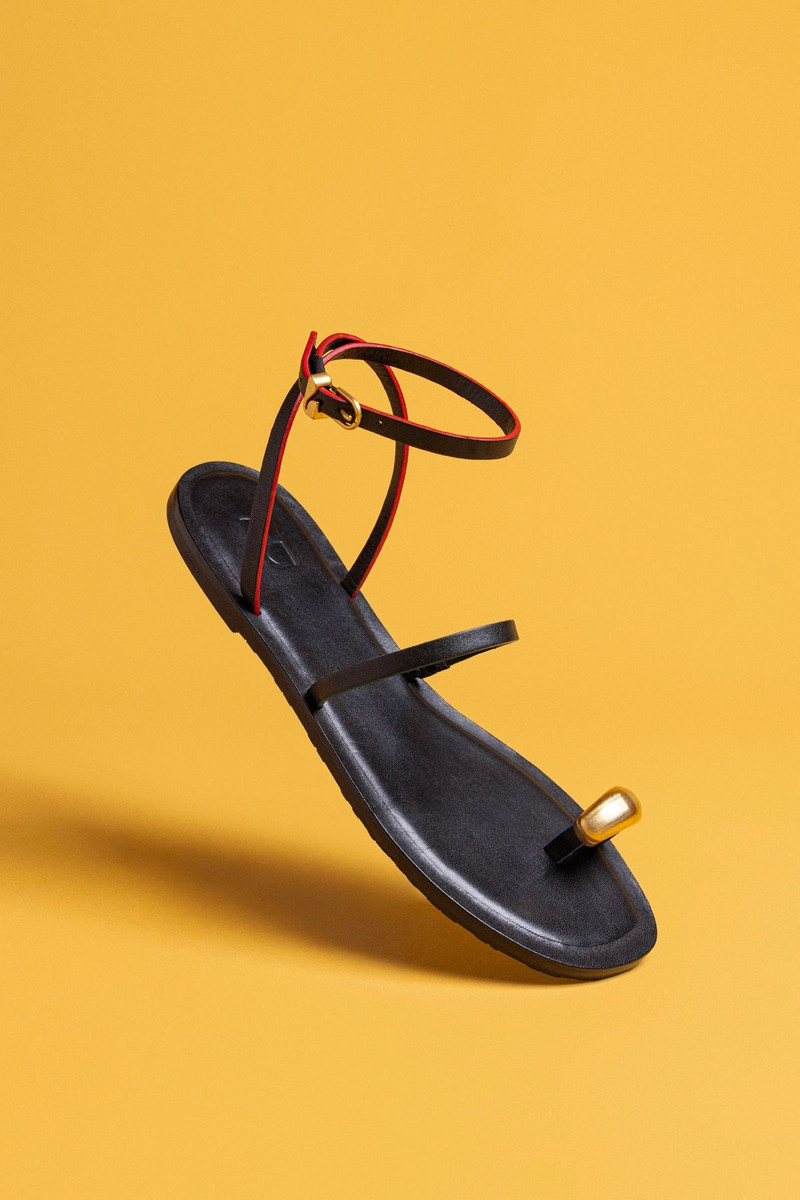 Biarritz Flat Sandal In Black Leather 6
