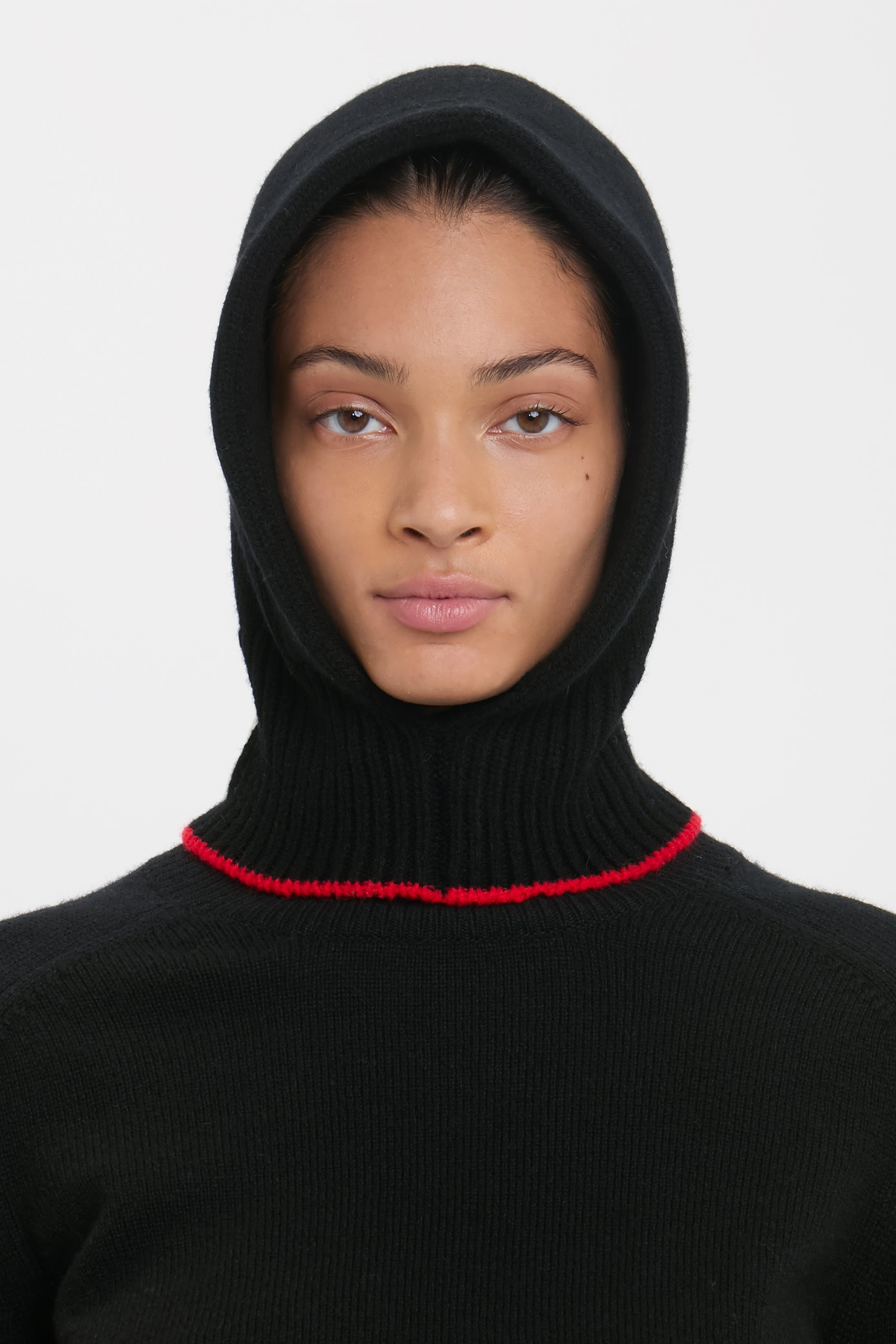 Knitted Hood In Black-Red - 5