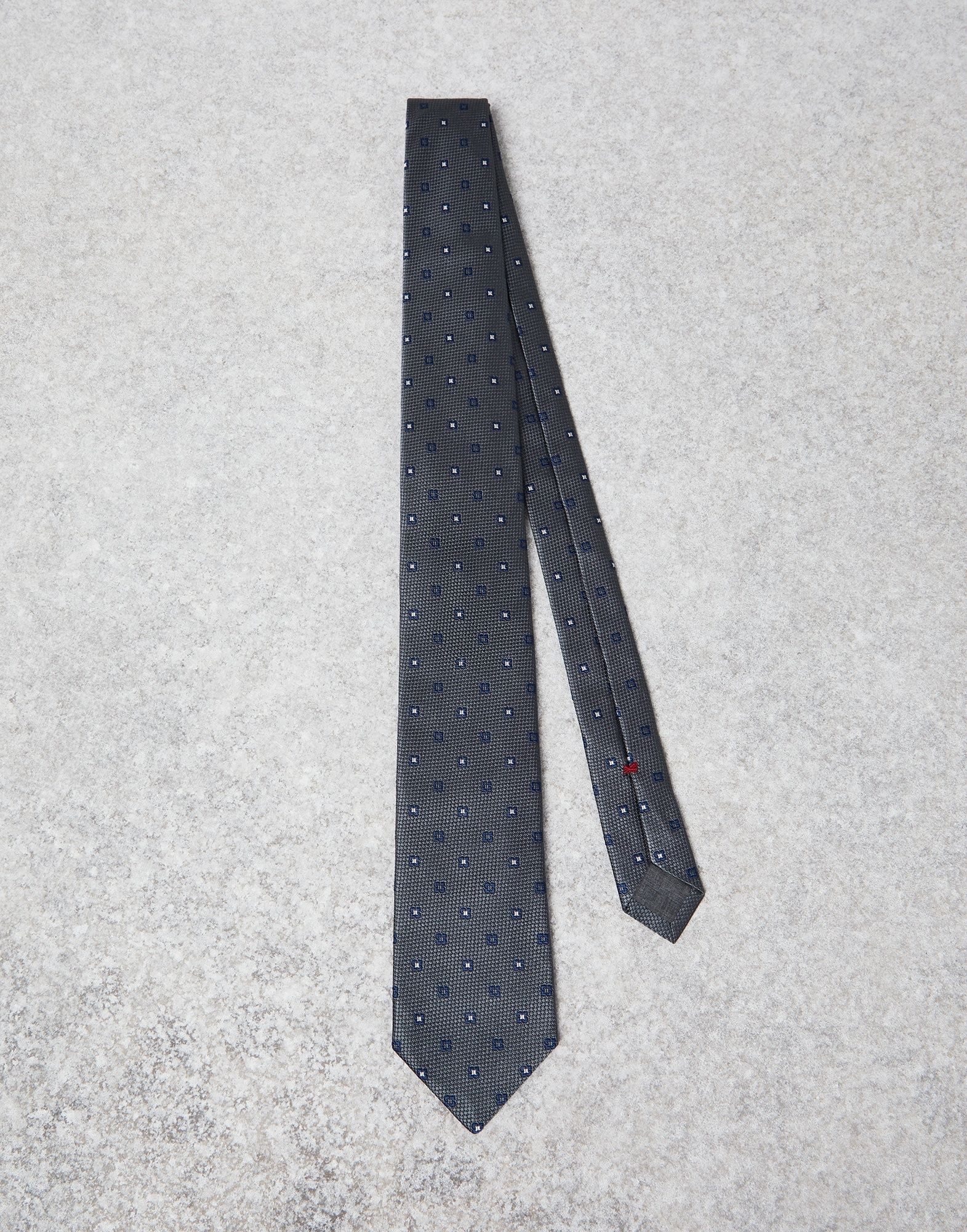 Silk tie with geometric pattern - 1