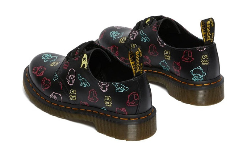 Dr. Martens (WMNS) Dr. Martens 1461 x Hello Kitty And Friends 26841001 outlook