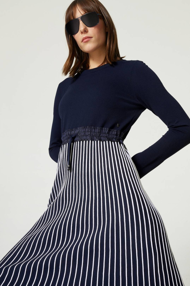 SAMINA KNITTED DRESS IN NAVY BLUE/WHITE 4