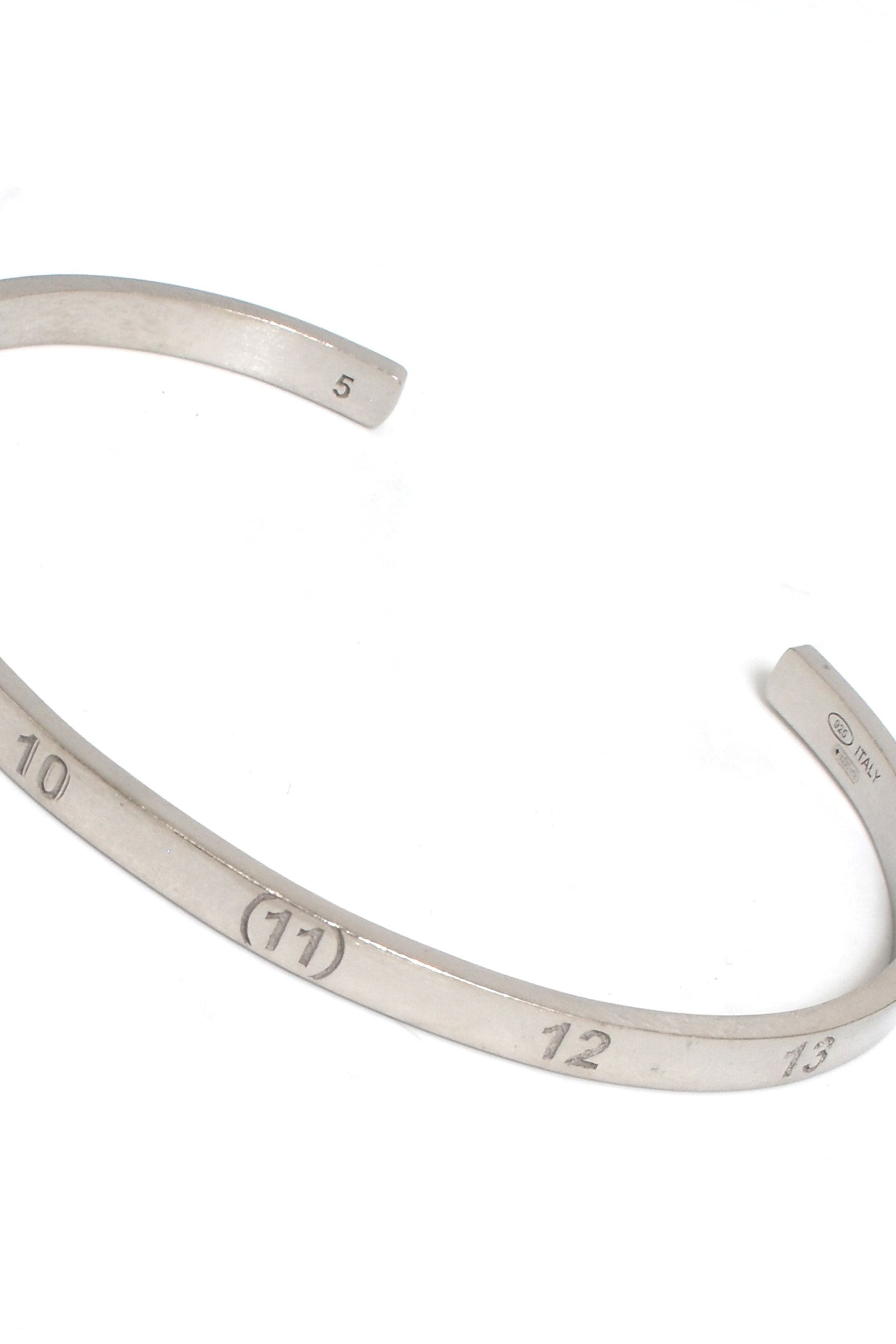 ギフトに☆【Maison Margiela】NUMBER REFERENCE CUFF 4mm / SIL Maison Margiela NUMBER REFERENCE CUFF 4mm / SIL