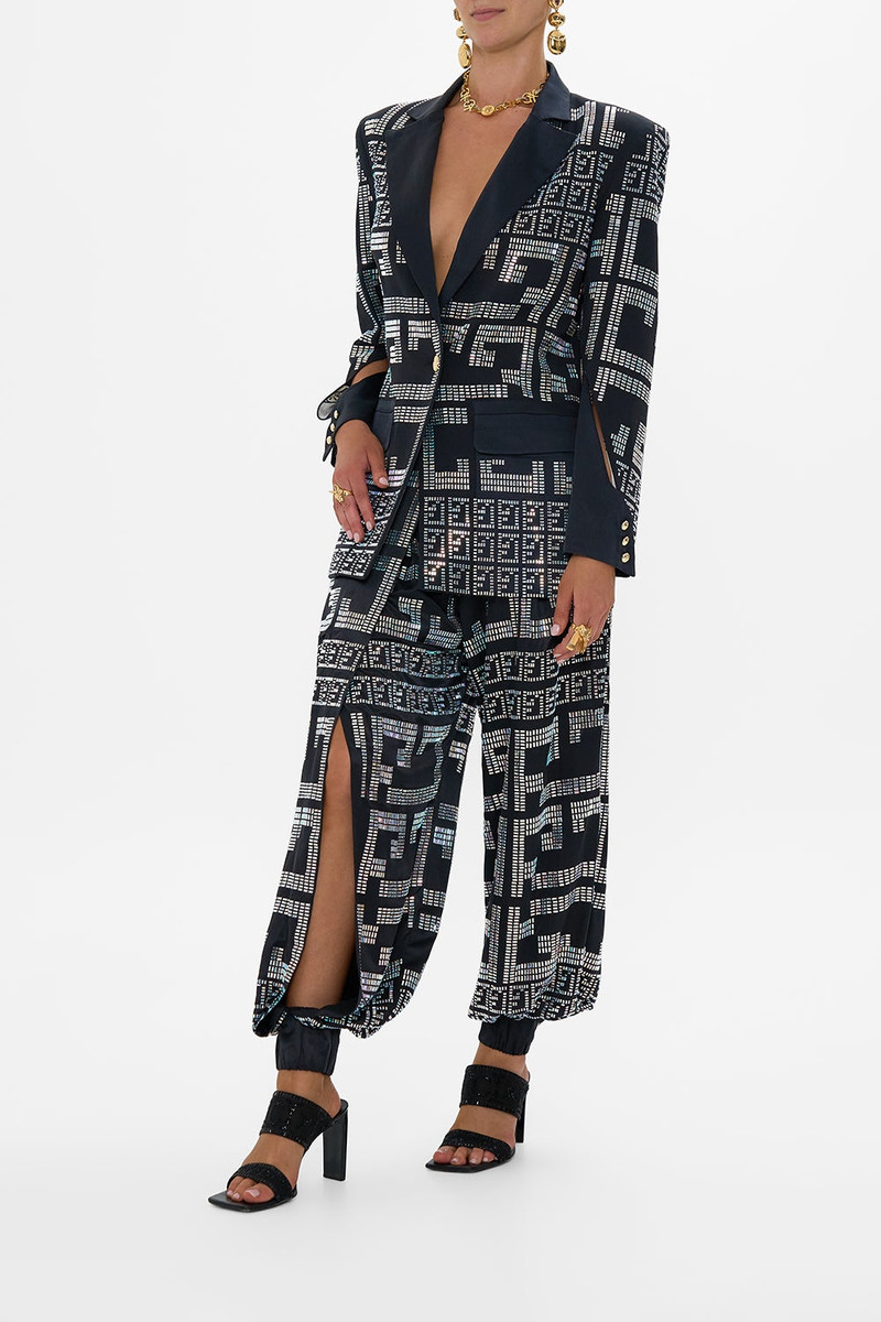 JACKET WITH SLEEVE CUT OUT DETAIL 4