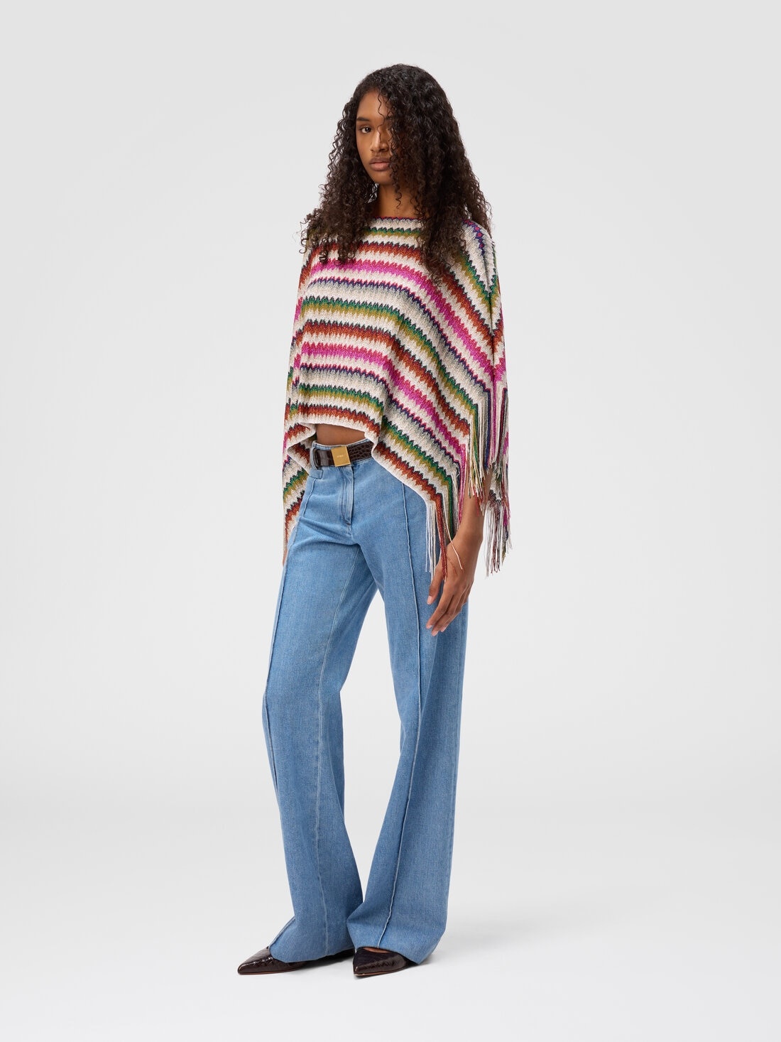Poncho with chevron motif and fringes - 2