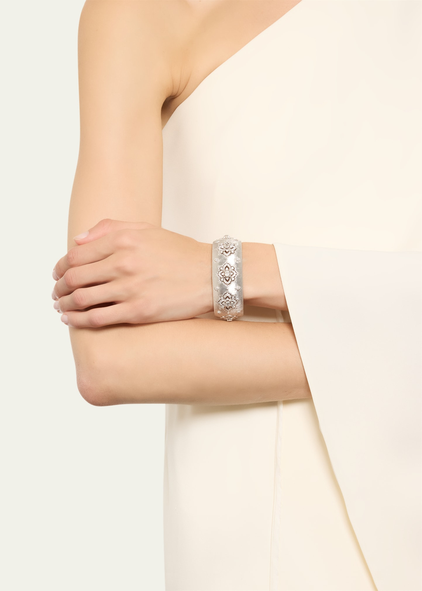 Opera High Jewelry 18K White Gold Diamond Cuff Bracelet, 2.5cm - 2