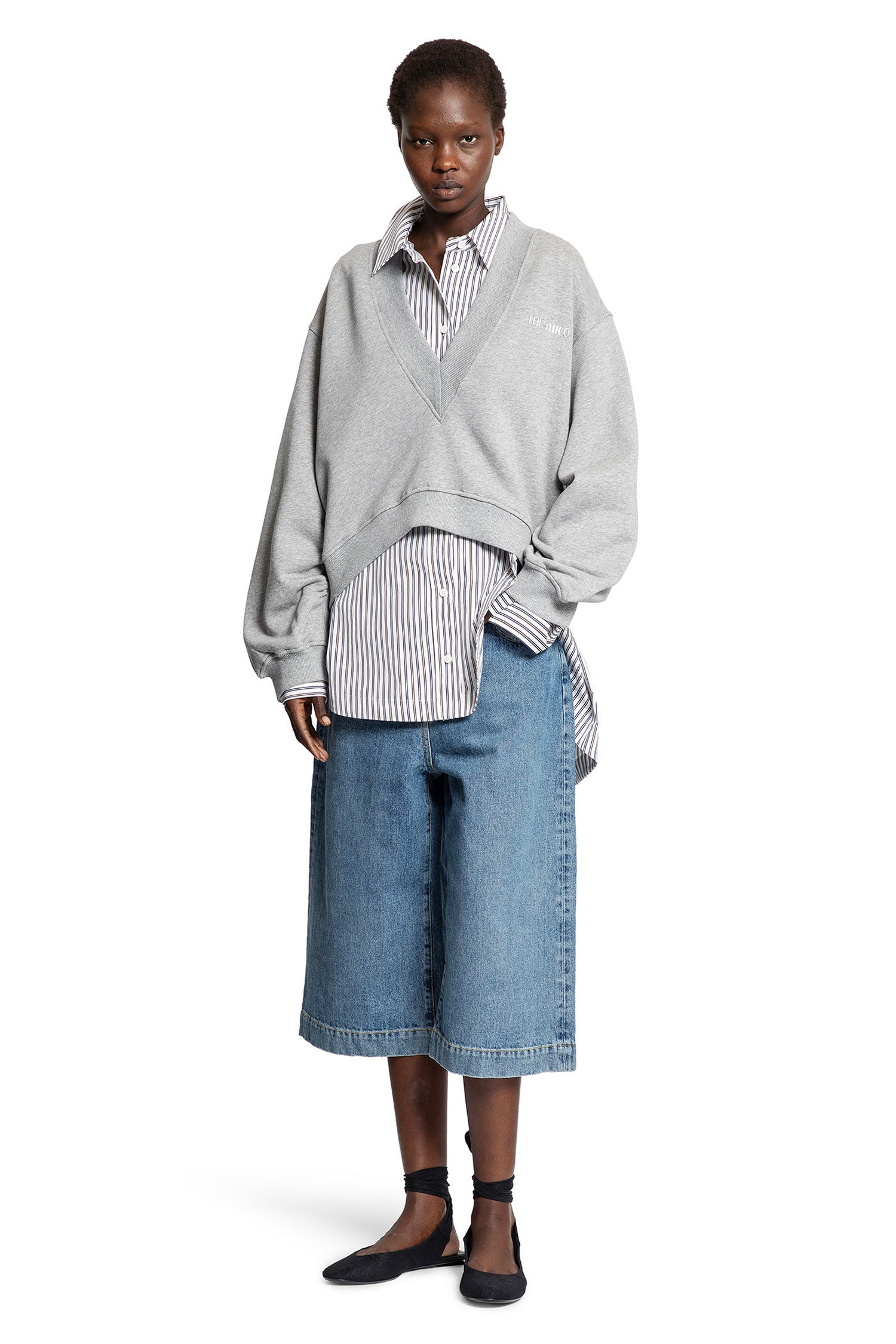 Oversize-V-Neck-Sweatshirt - 5