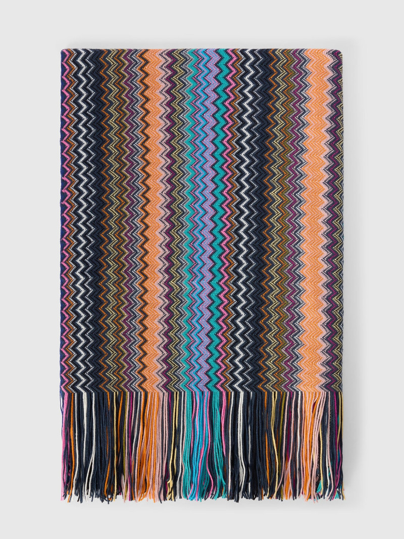Scarf with zigzag pattern and fringes 1