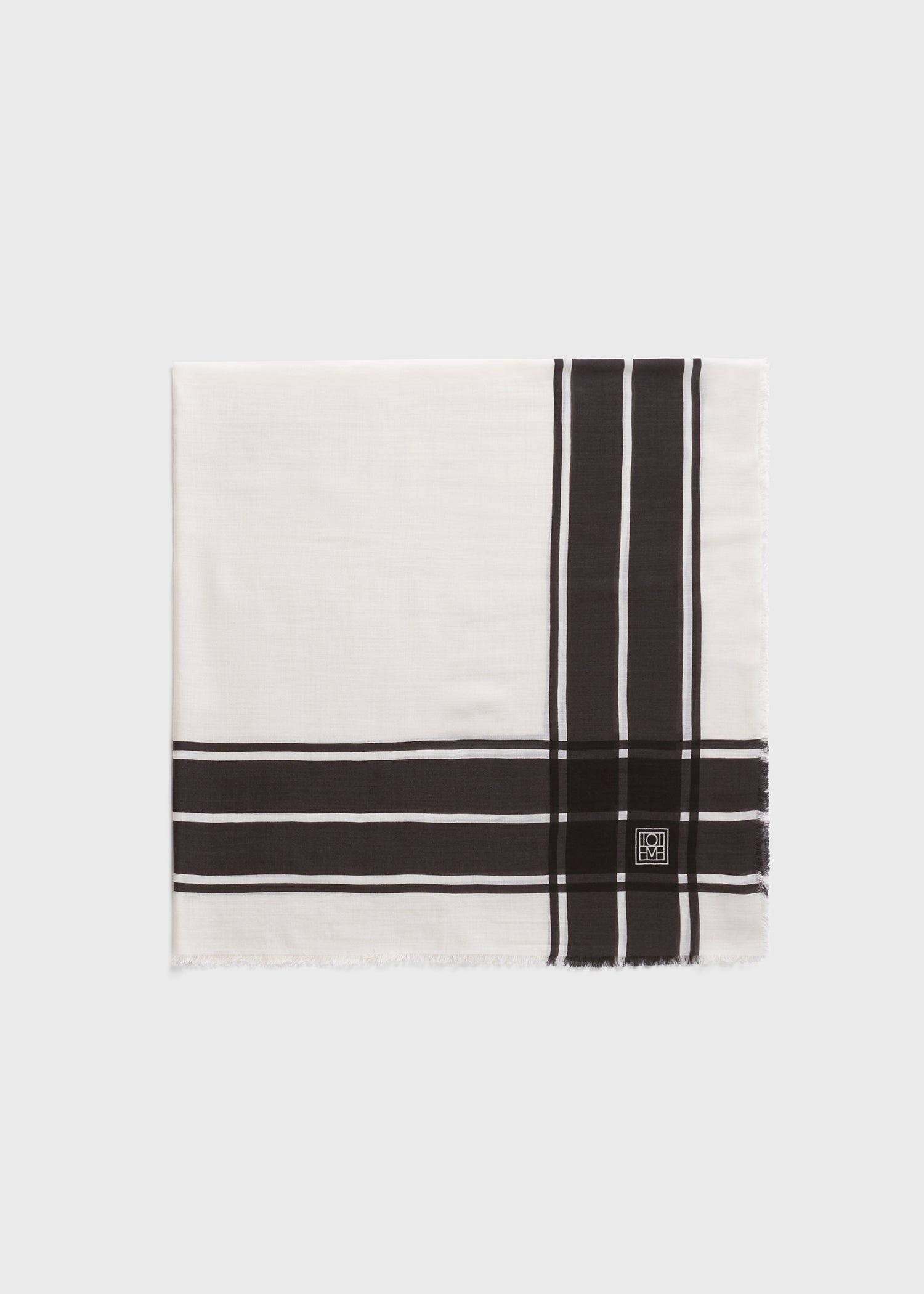 Wool silk blanket scarf black/ecru - 1