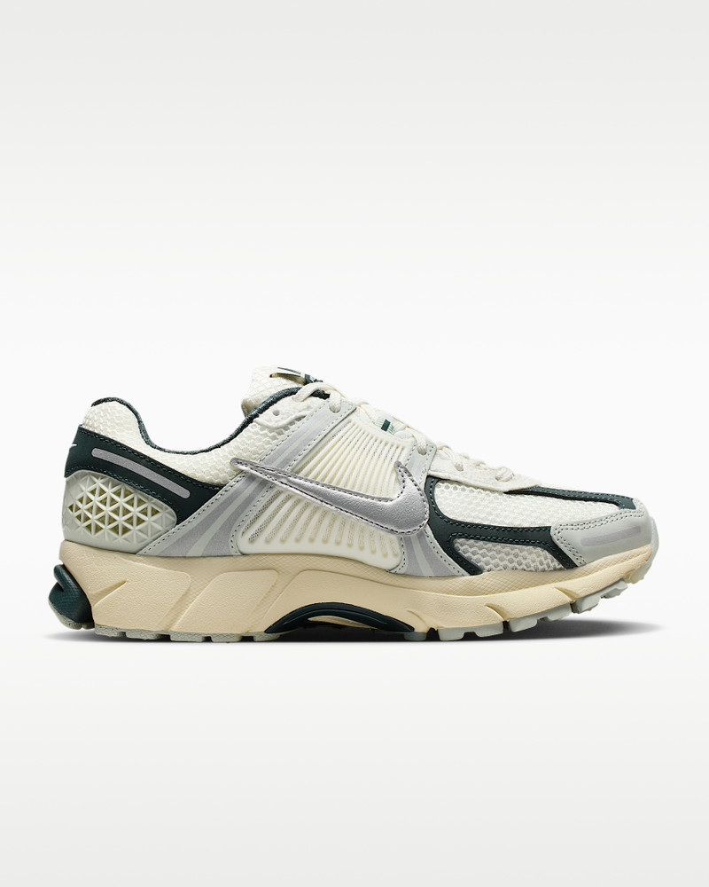 Nike Zoom Vomero 5 Women's Shoes 3