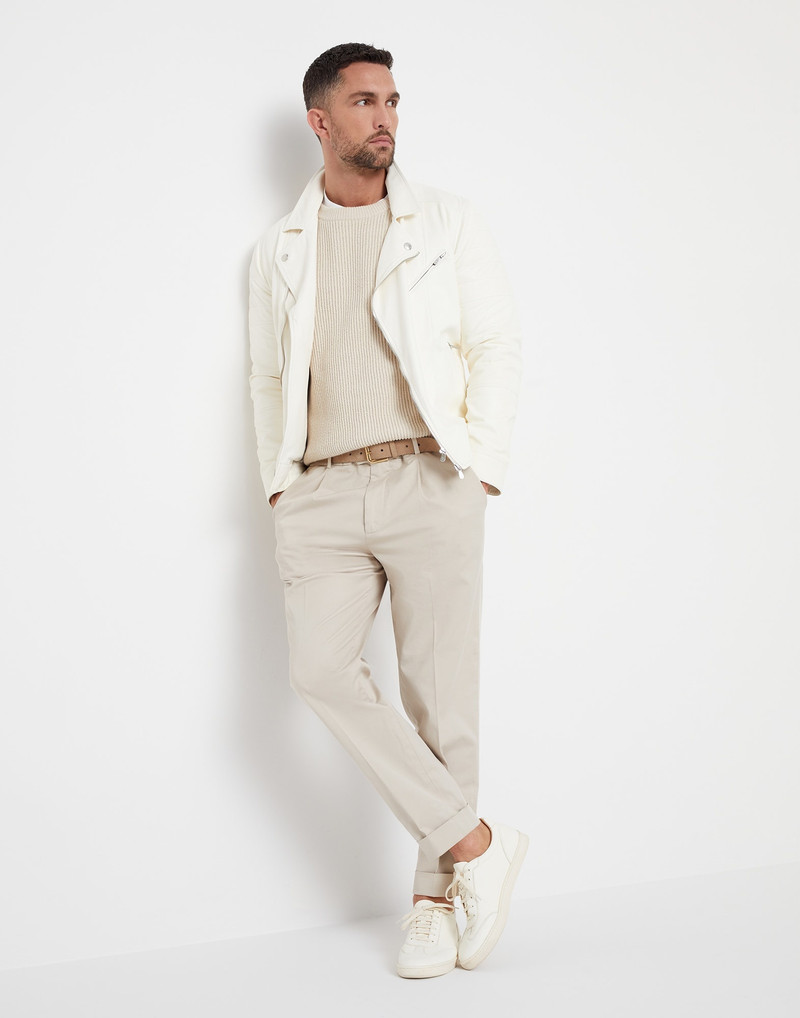 Garment-dyed leisure fit trousers in American Pima cotton comfort gabardine with pleat 4