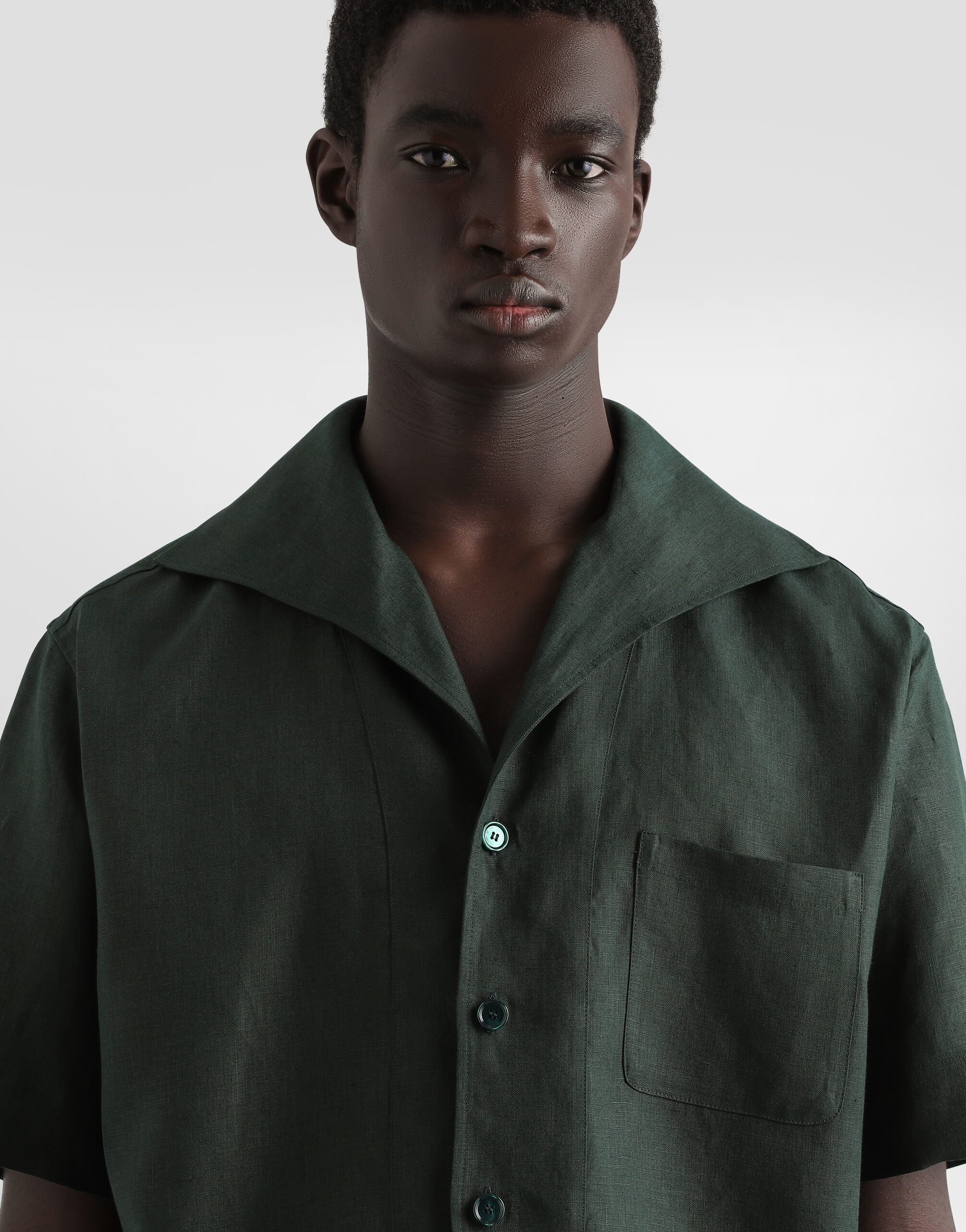 Three-button short-sleeved linen shirt - 4