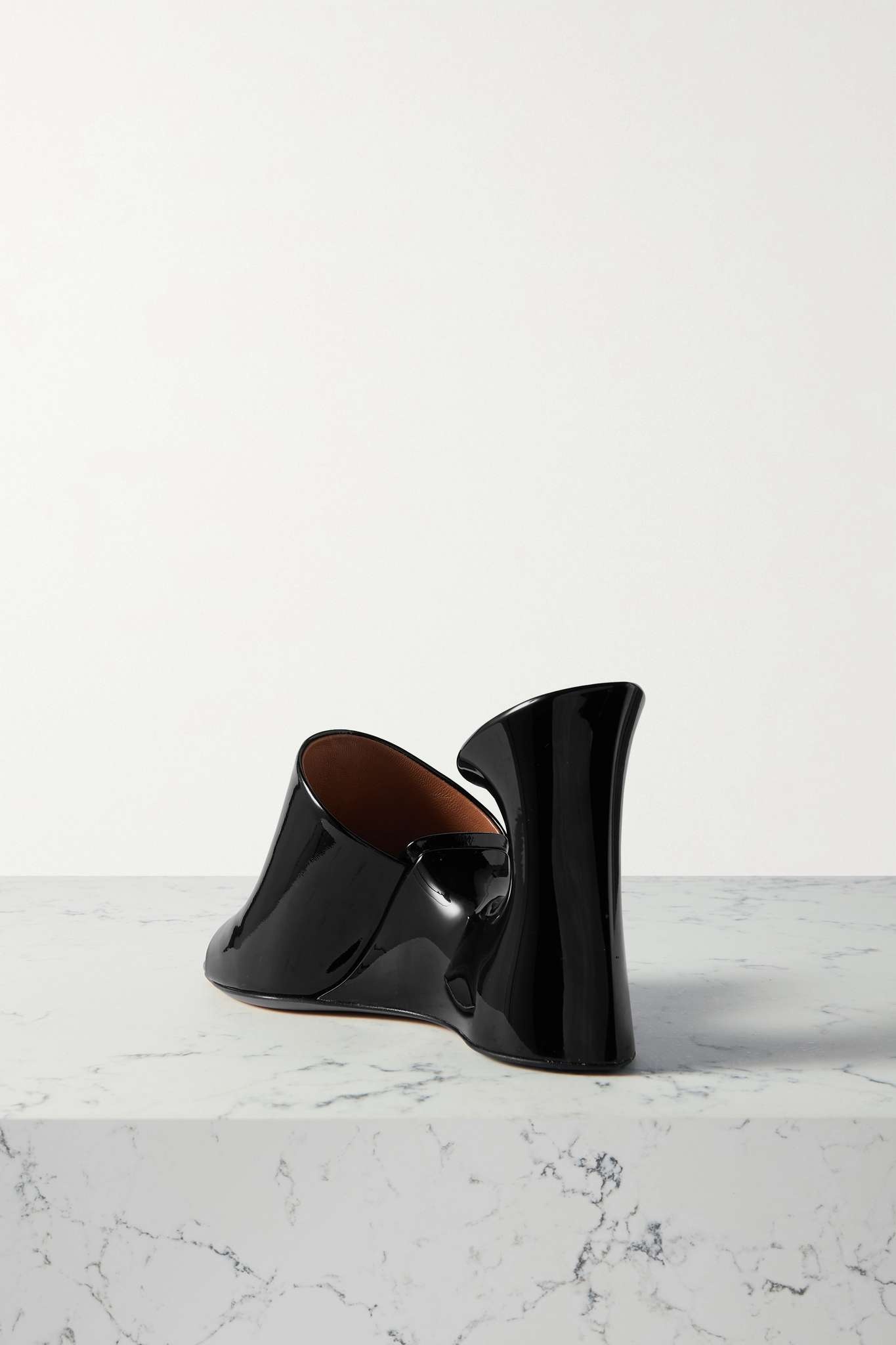 シューズ・サンダルその他 ALAIA Patent leather mule Nero 17944439mi_999_f.jpg?impolicy=