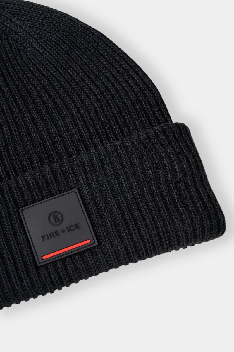 Tarek Knitted hat in Black 3
