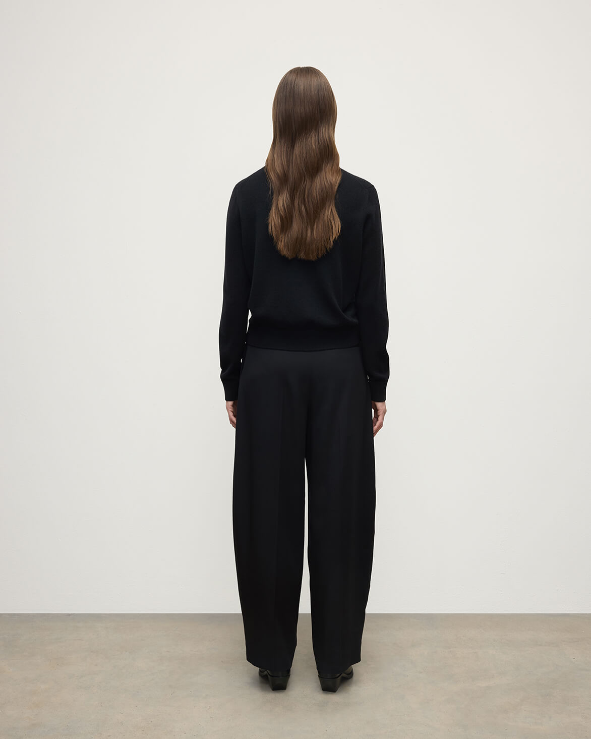 Classic Cashmere Black Round Neck Jumper - 4