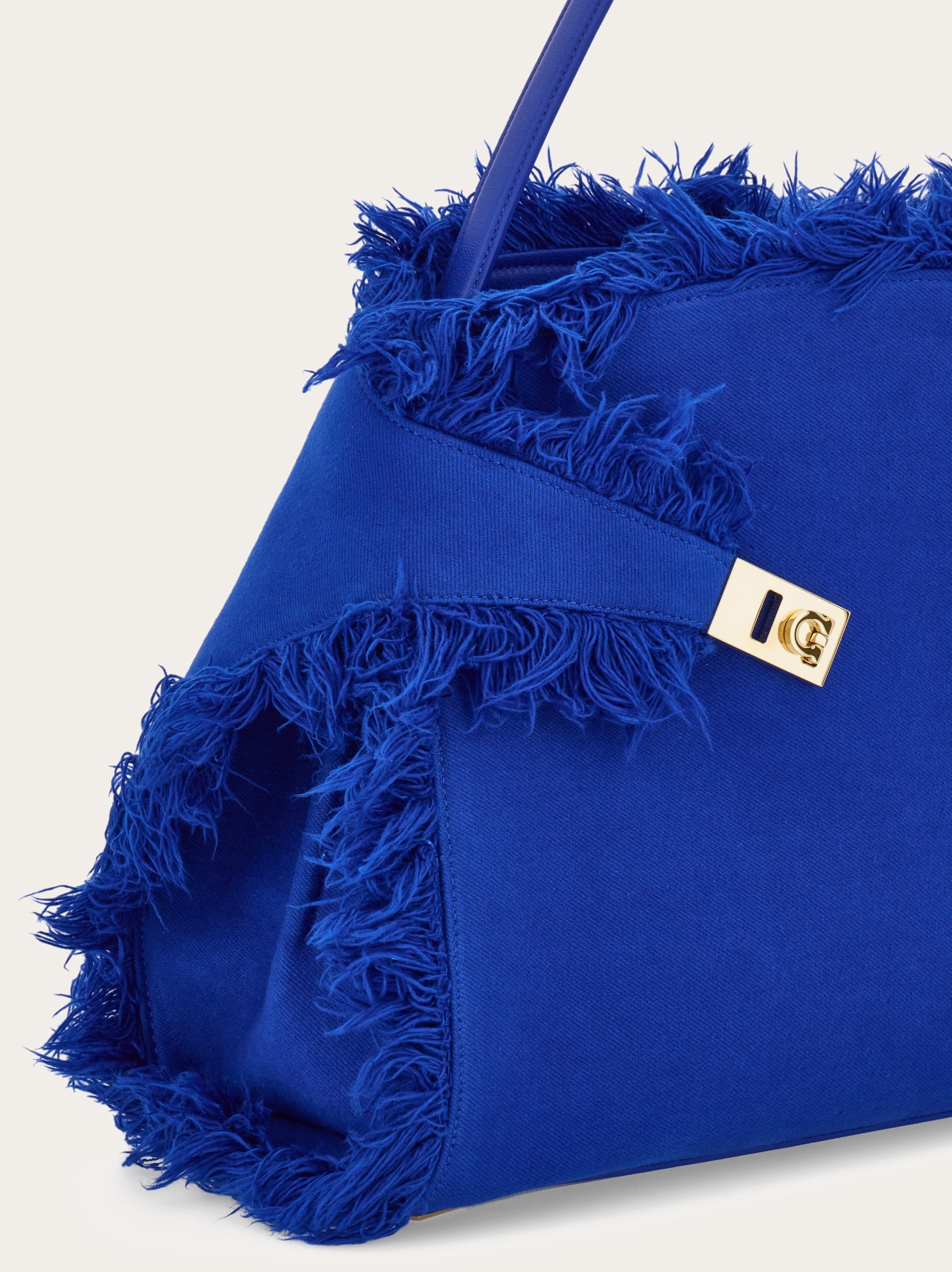 Fringed Hug Soft shoulder bag (L) - 7