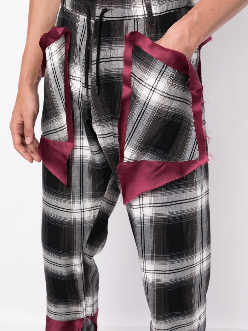 check-print asymmetric trousers - 5