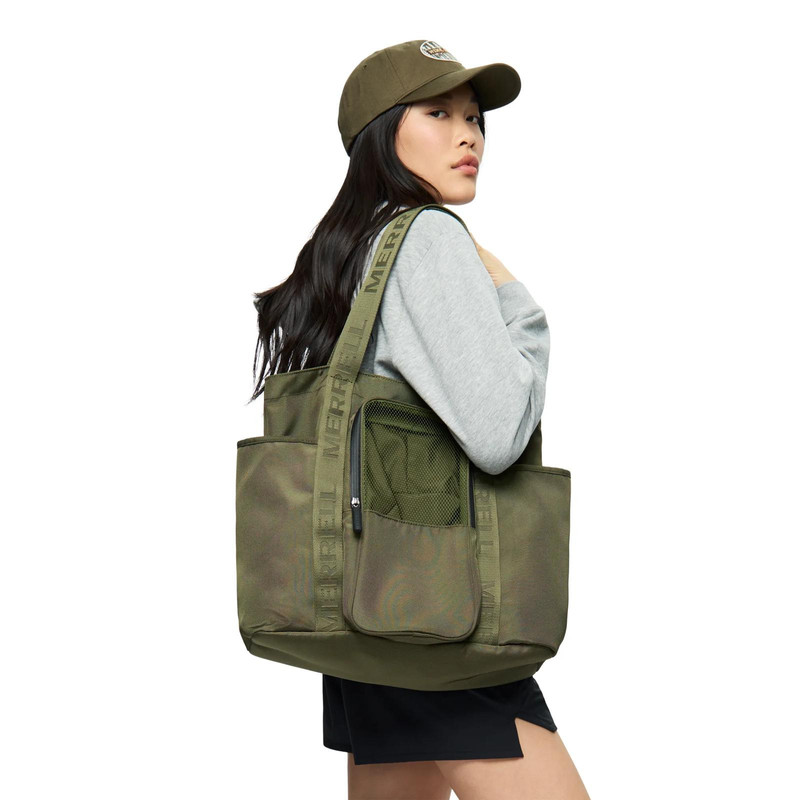 Reed Tote With Shoe Holder 1