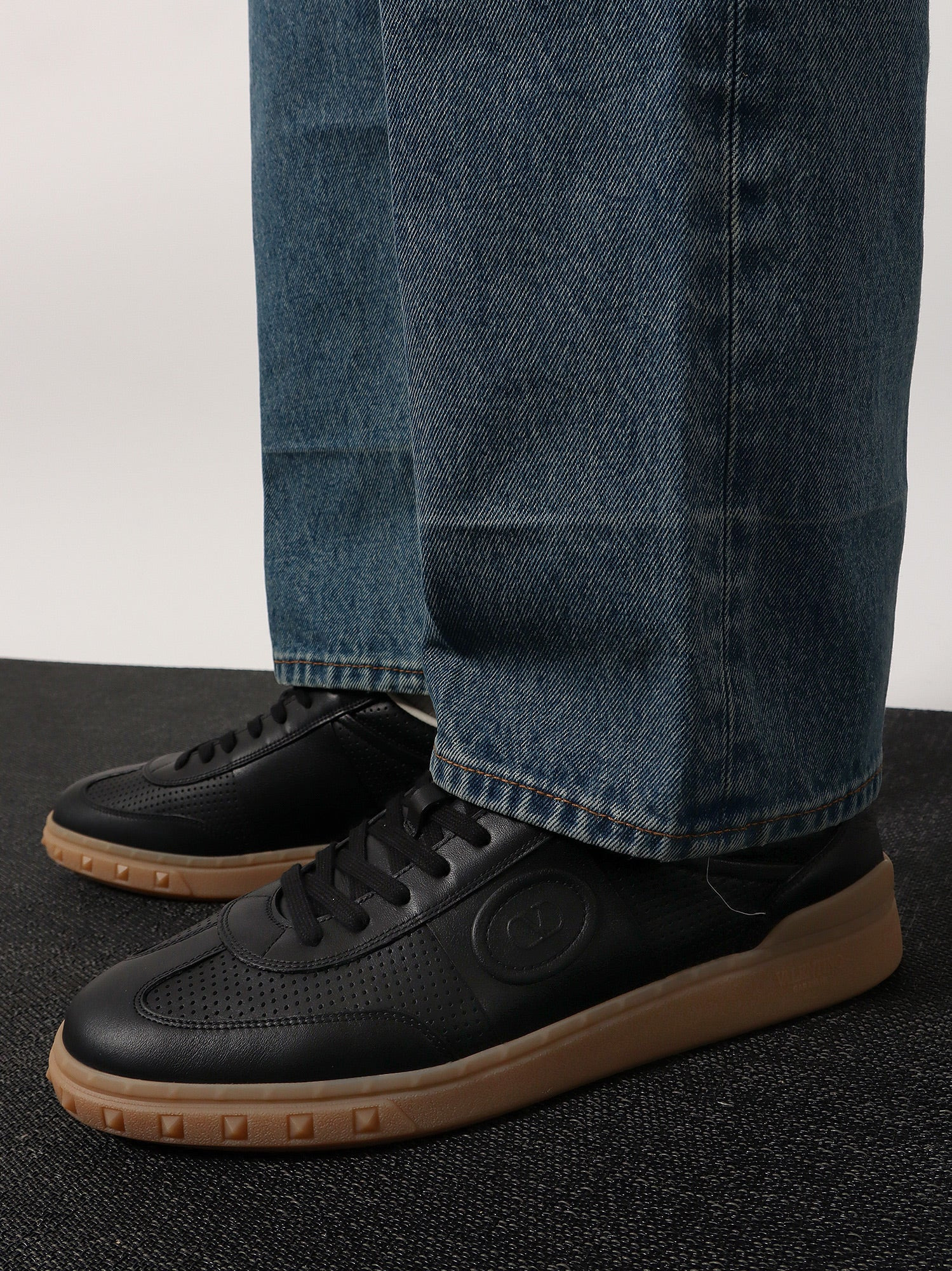 VALENTINO GARAVANI UPVILLAGE LOW-TOP LEATHER SNEAKERS - 2