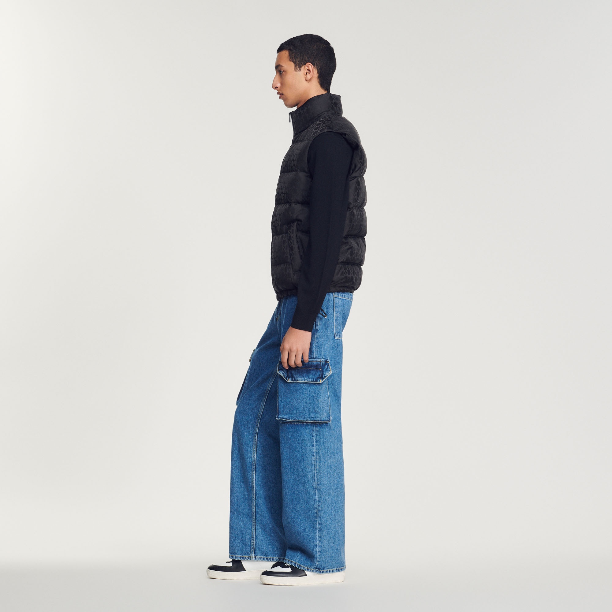 Sleeveless padded Sandro logo jacket - 7