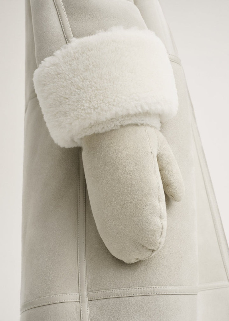 TOTEME Suede shearling mittens macadamia outlook