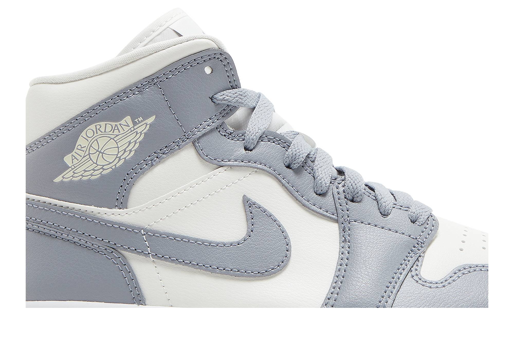 Wmns Air Jordan 1 Mid 'Stealth' - 2