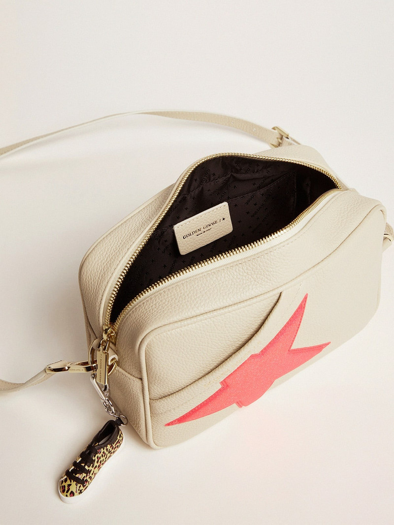 Off-white Star Bag in hammered leather, fuchsia Golden Goose star with iridescent glitter 4