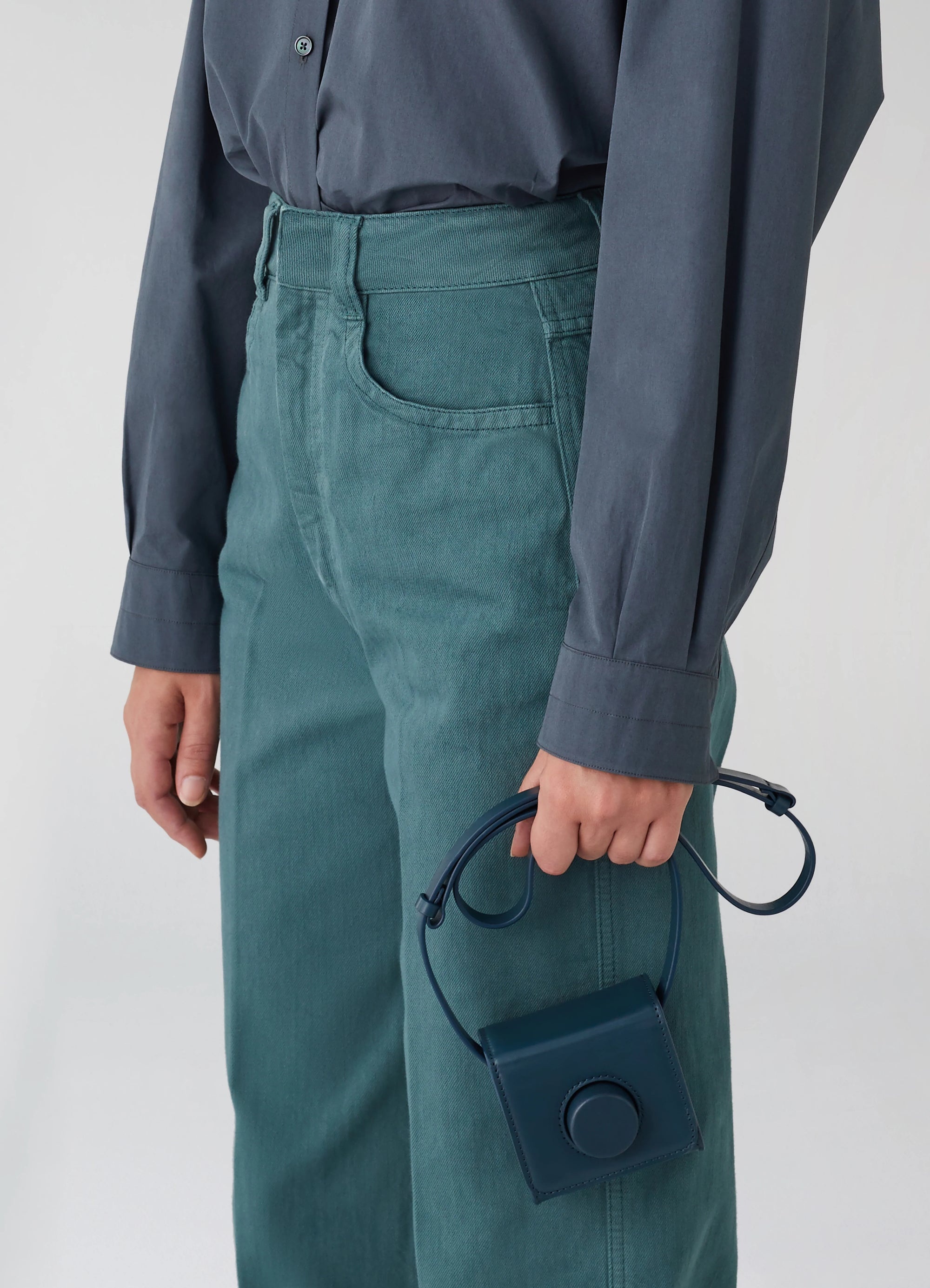 MINI CAMERA BAG
VEGETABLE-TANNED LEATHER - 3