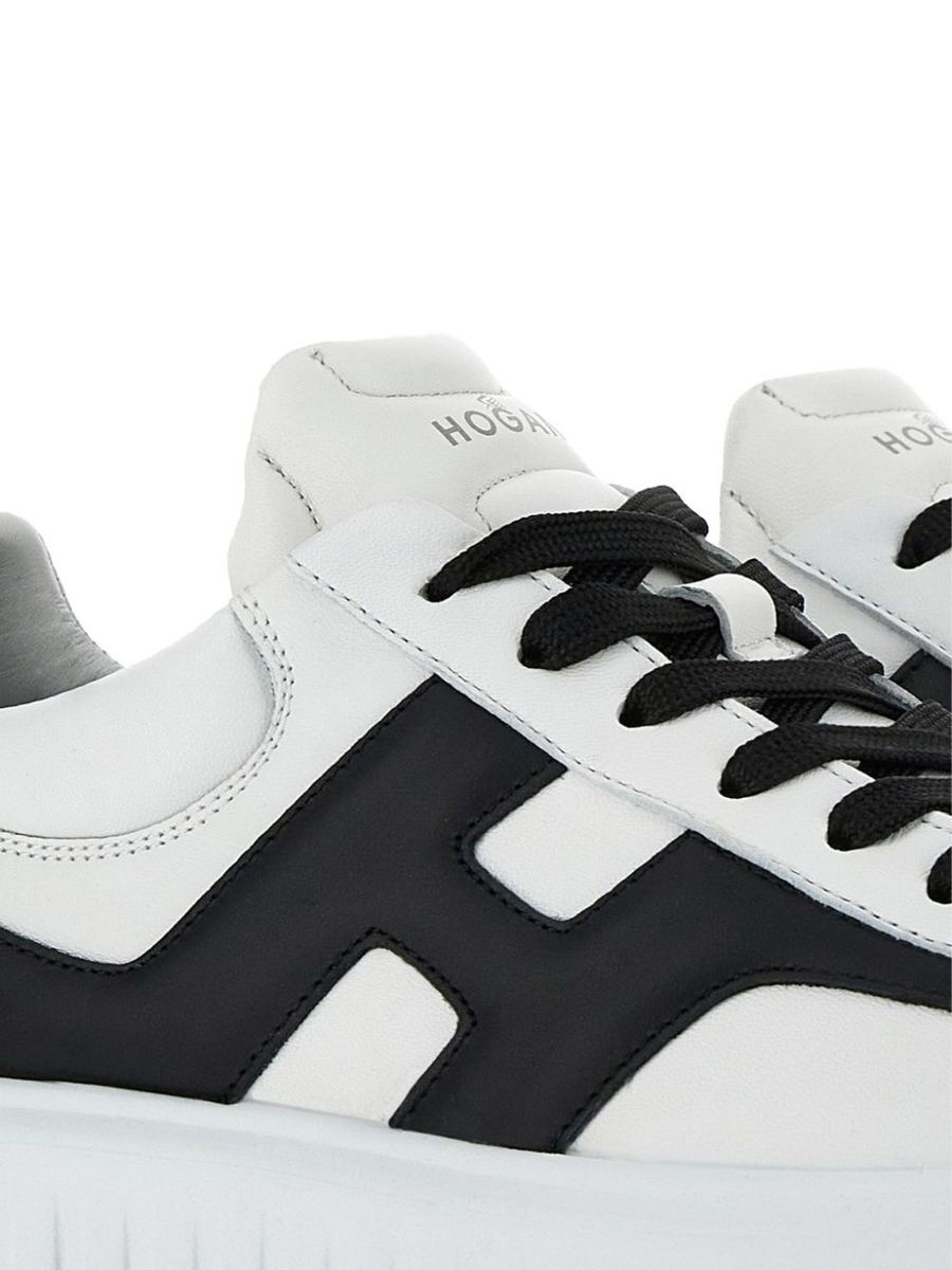 スニーカー HOGAN WHITE AND BLACK LEATHER SNEAKERS HOGAN Hogan White And Black Leather Sneakers | baltini
