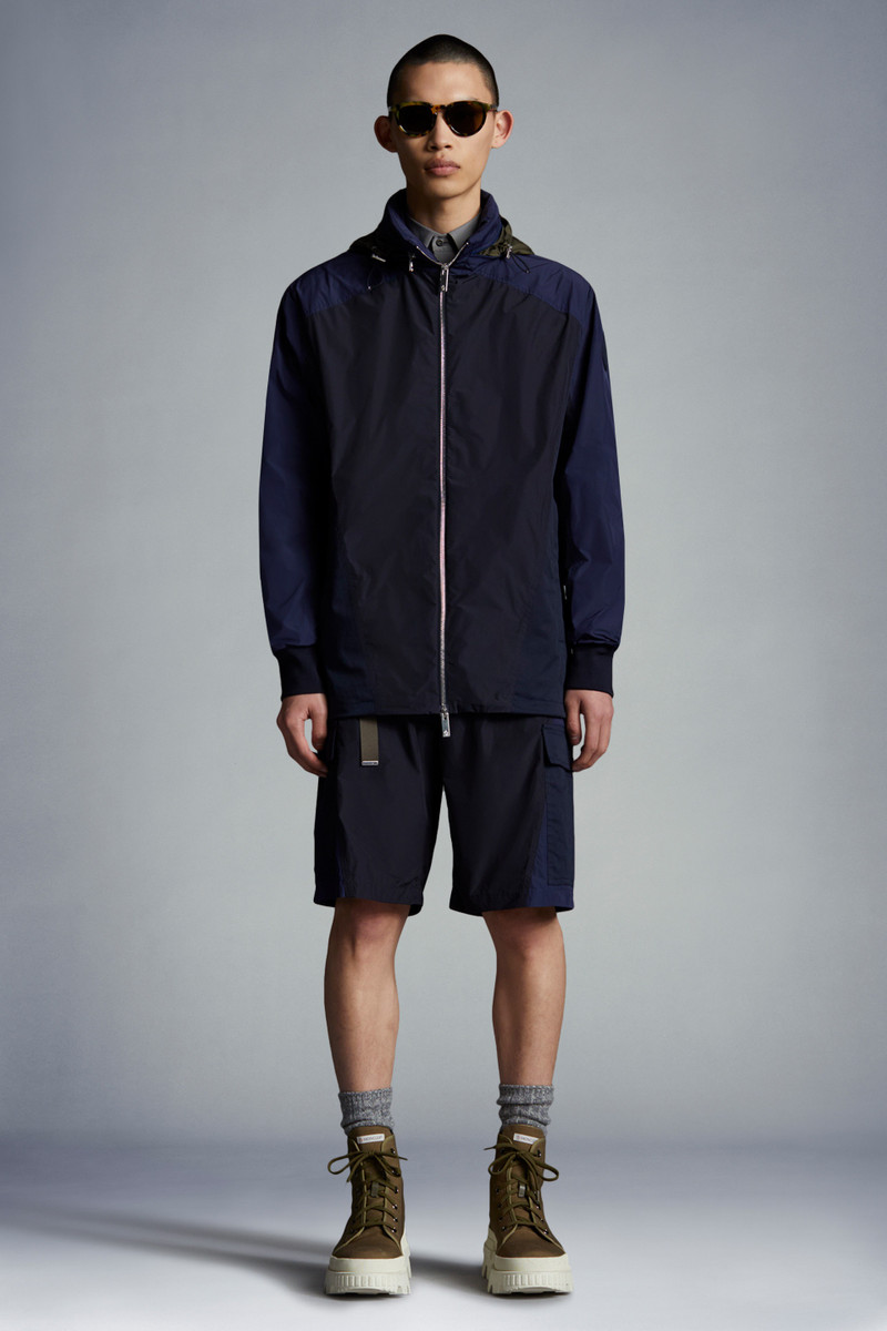 Moncler Cargo Shorts outlook