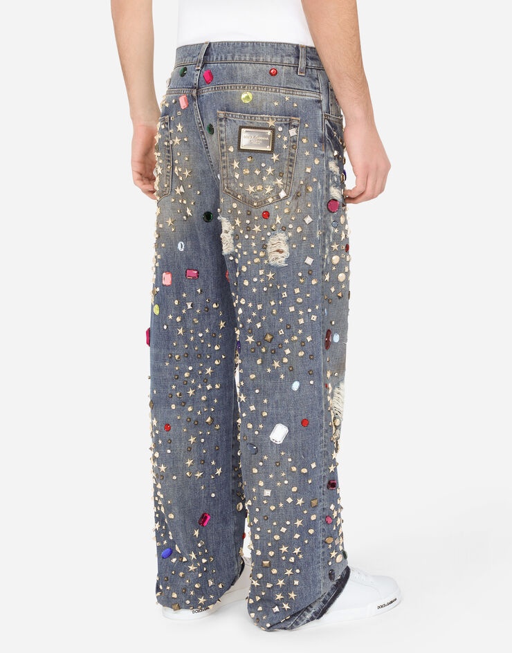 Oversize blue wash jeans with crystal and stud embellishment - 5