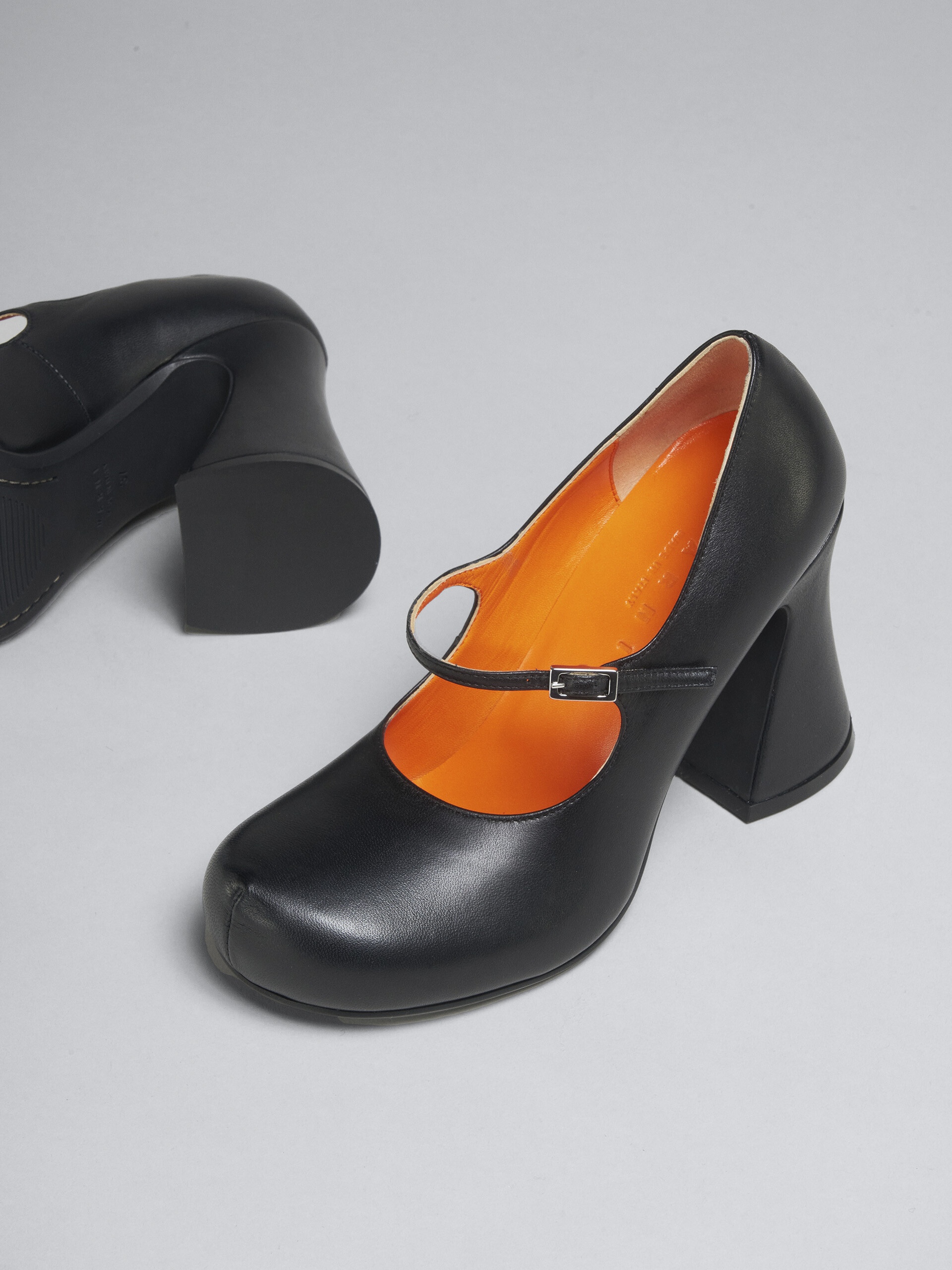 BLACK LEATHER MARY JANE PUMP - 5