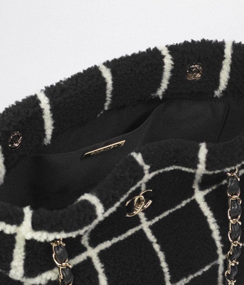 CHANEL Shopping Bag outlook