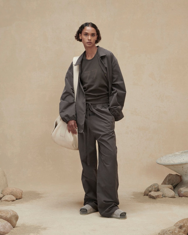 ESSENTIALS Womens Relaxed Trouser outlook