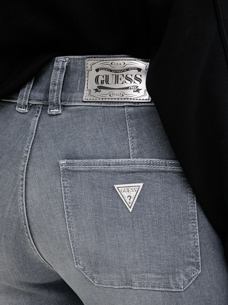 cargo-pocket jeans 5