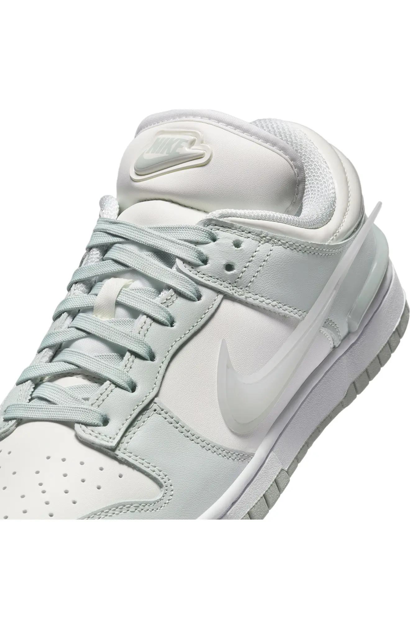 Dunk Low Twist Sneaker in Light Silver/White - 7