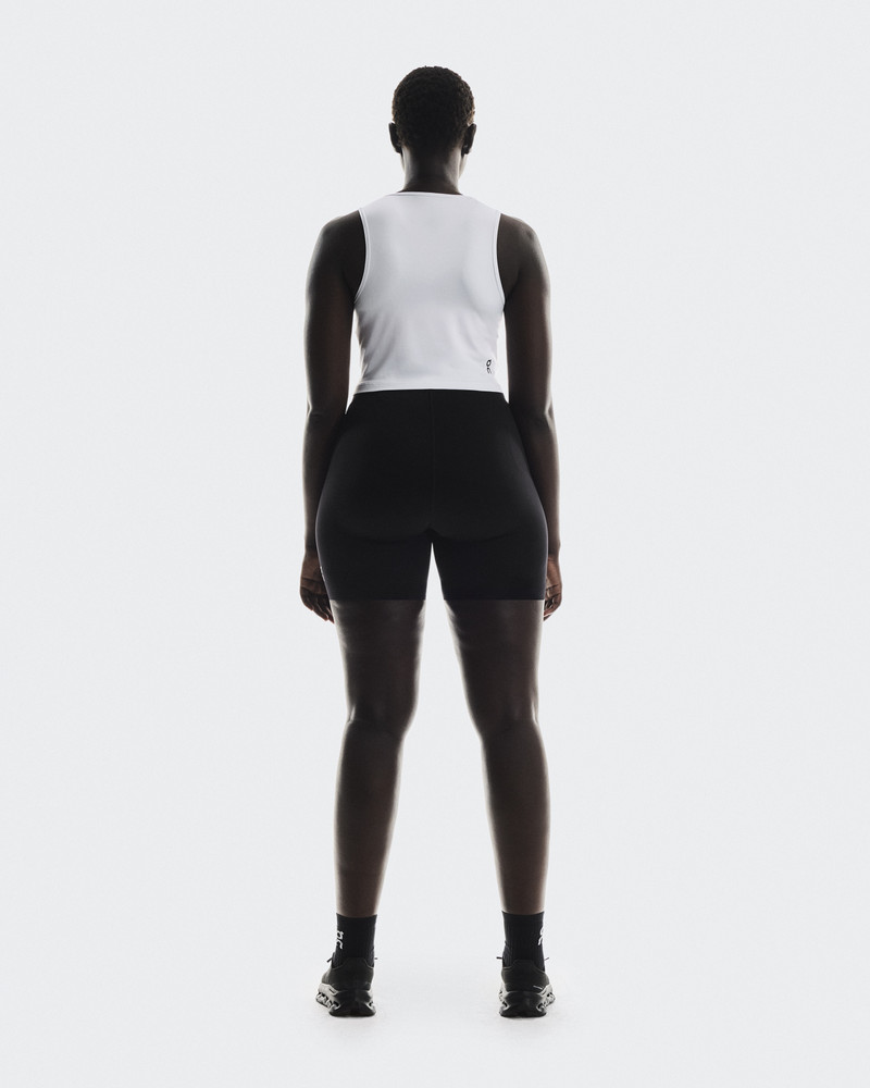On Movement Cut-Out Crop outlook