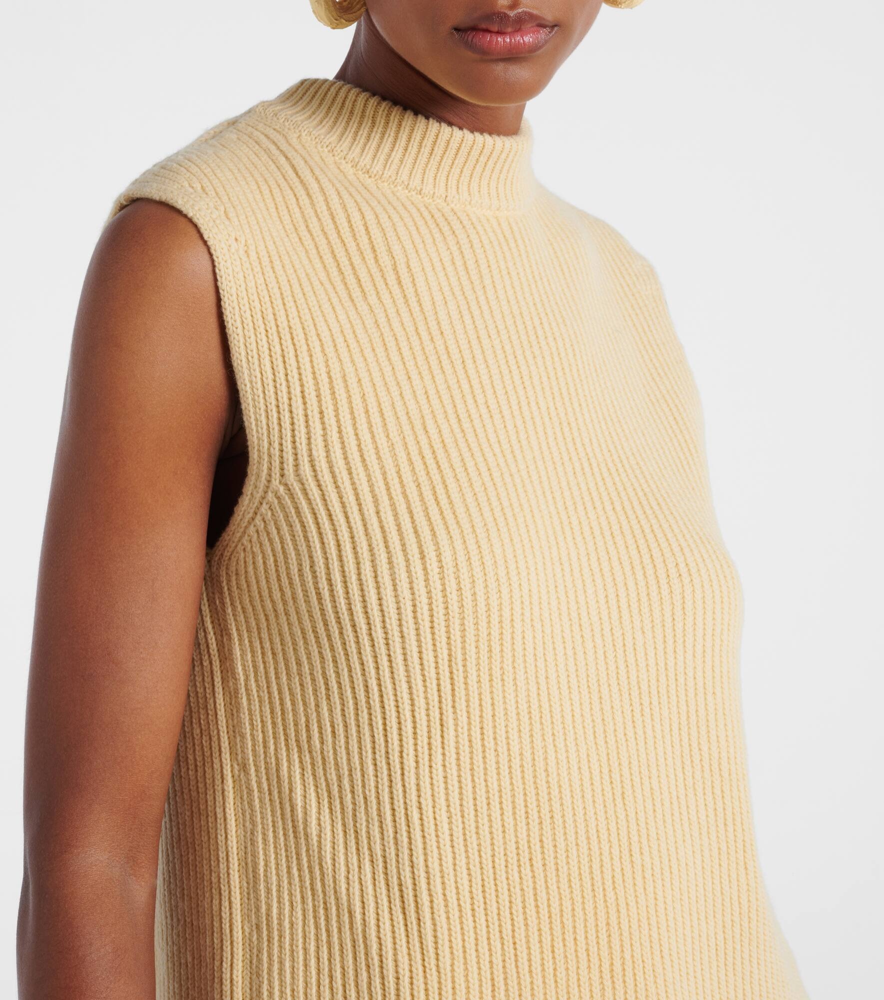 Oversized ribbed-knit wool vest - 4