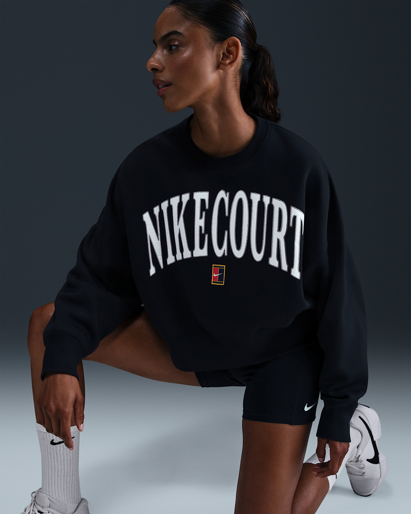 NikeCourt Phoenix Fleece Women's Over-Oversized Crew-Neck Tennis Sweatshirt - 3